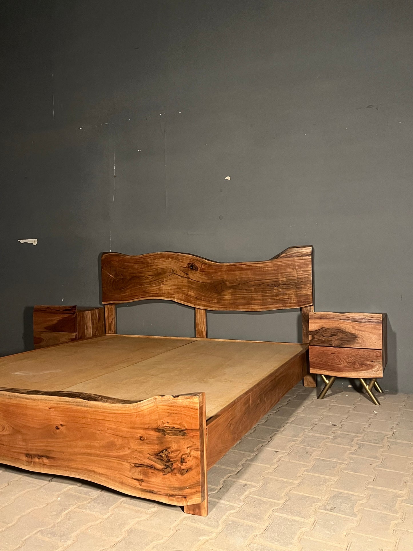 Live edge bed