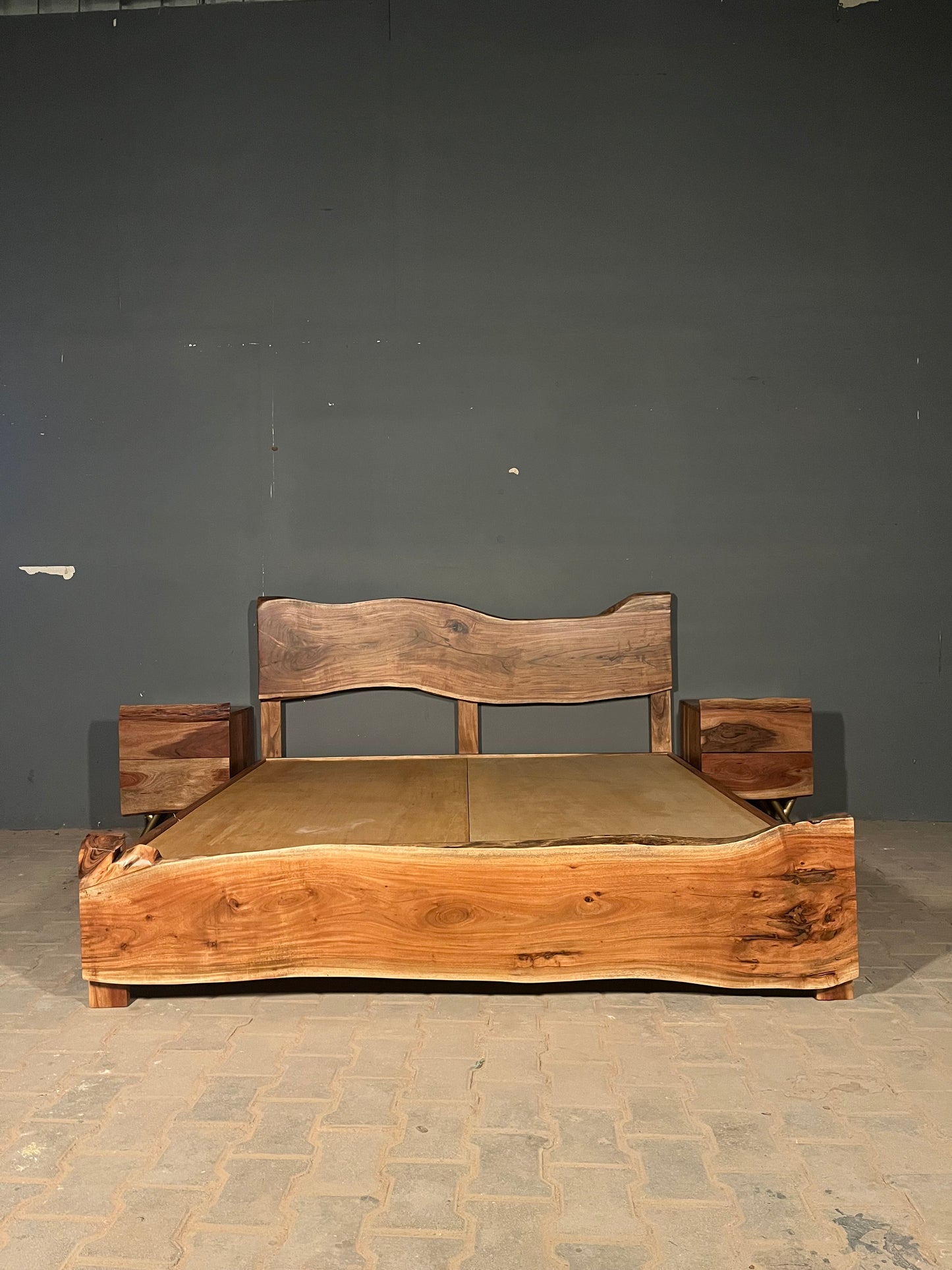 Live edge bed