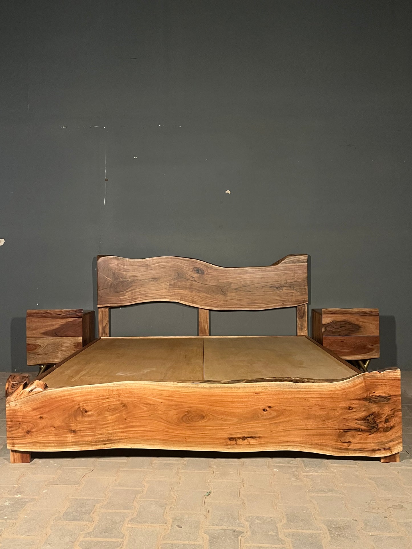 Live edge bed