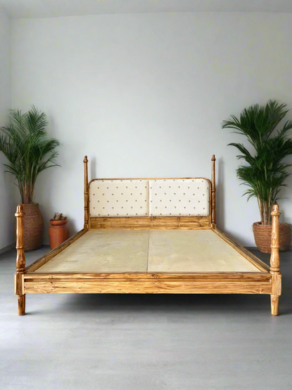 Valia Poster Bed